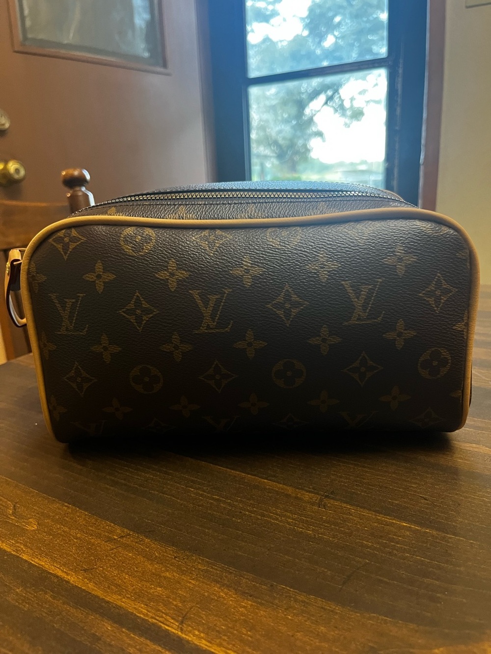 🟤 Louis. Vuitton. Monogram Dopp. Kit Toiletry Bag Large Double Zipper
